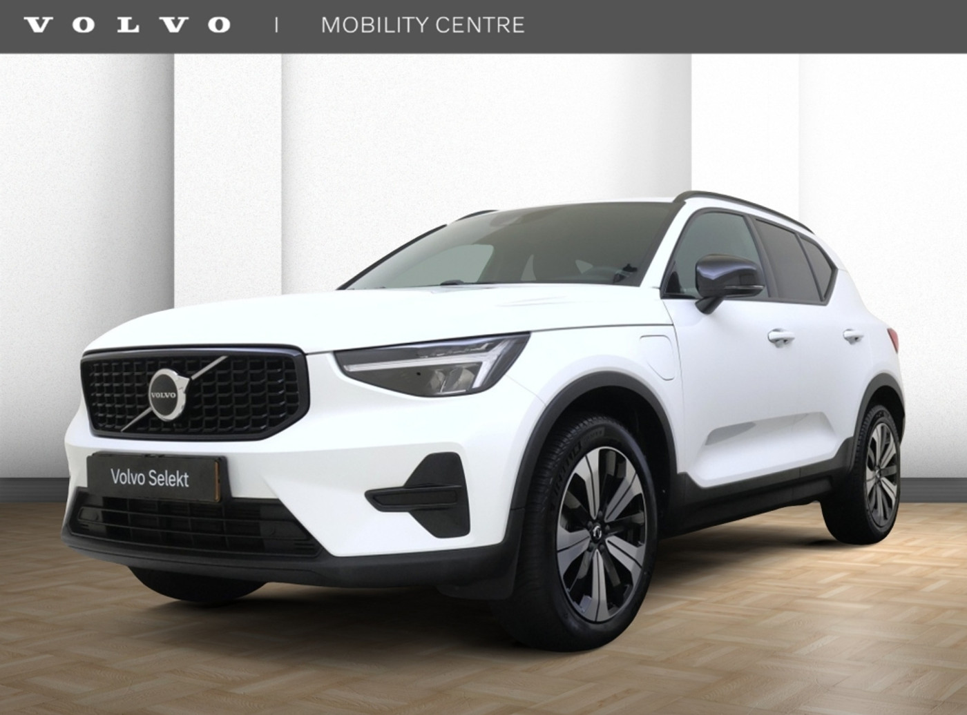 Volvo XC40 T4 Plus Dark | Achteruitrijcamera | Keyless | 19" | 2023 - voorkant