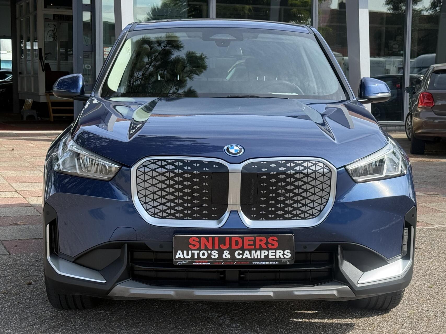 Foto van BMW Ix1