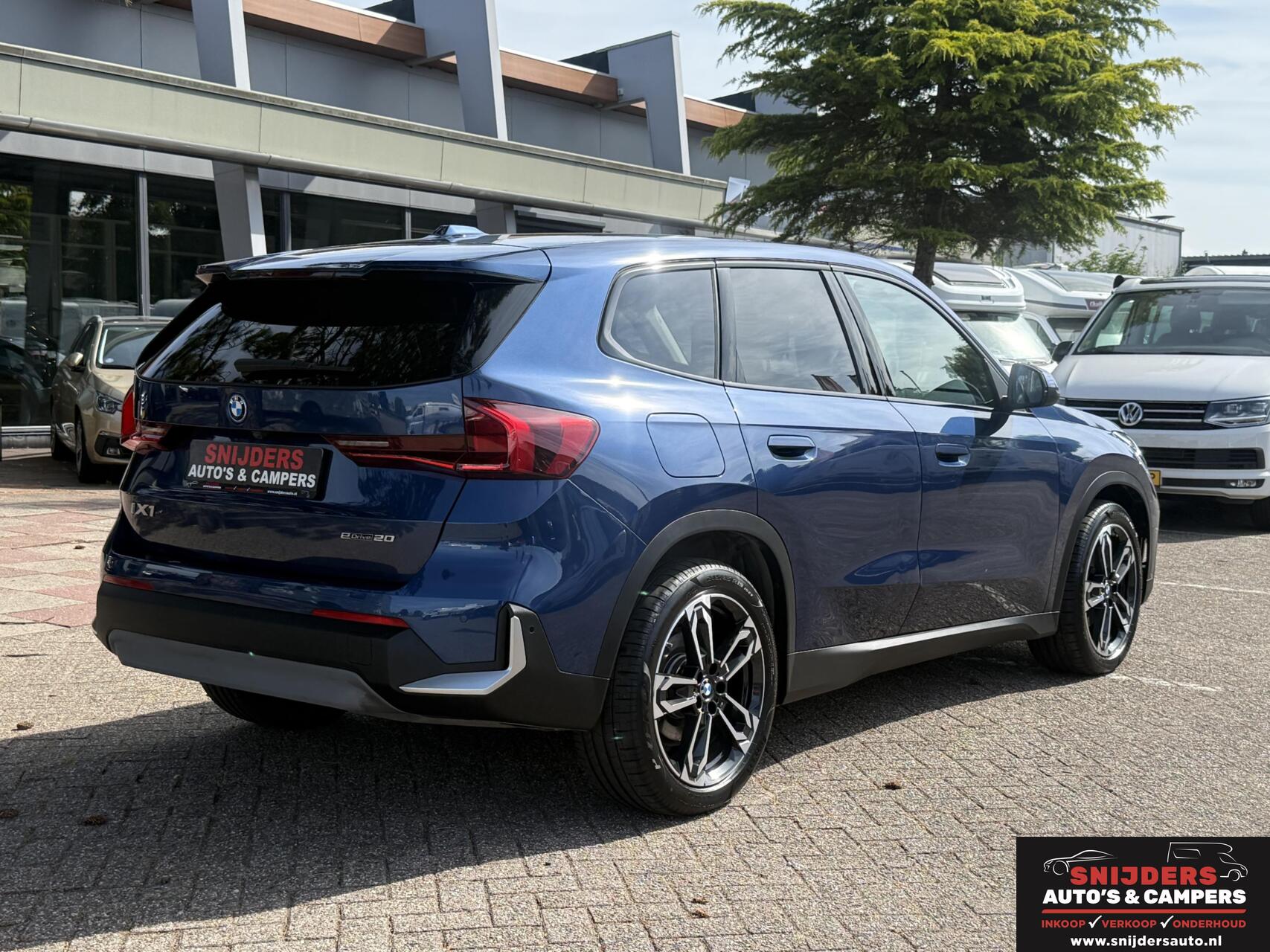 Foto van BMW Ix1