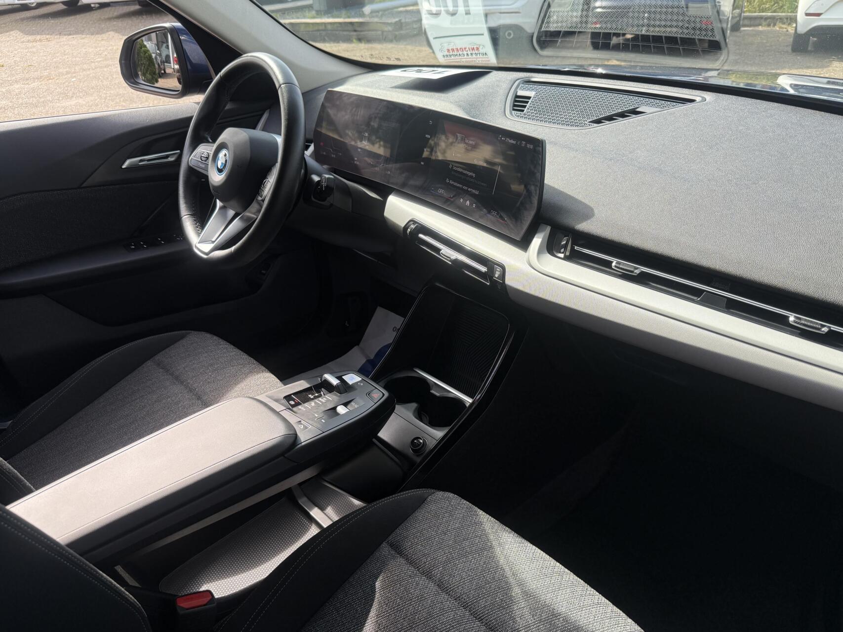 Foto van BMW Ix1
