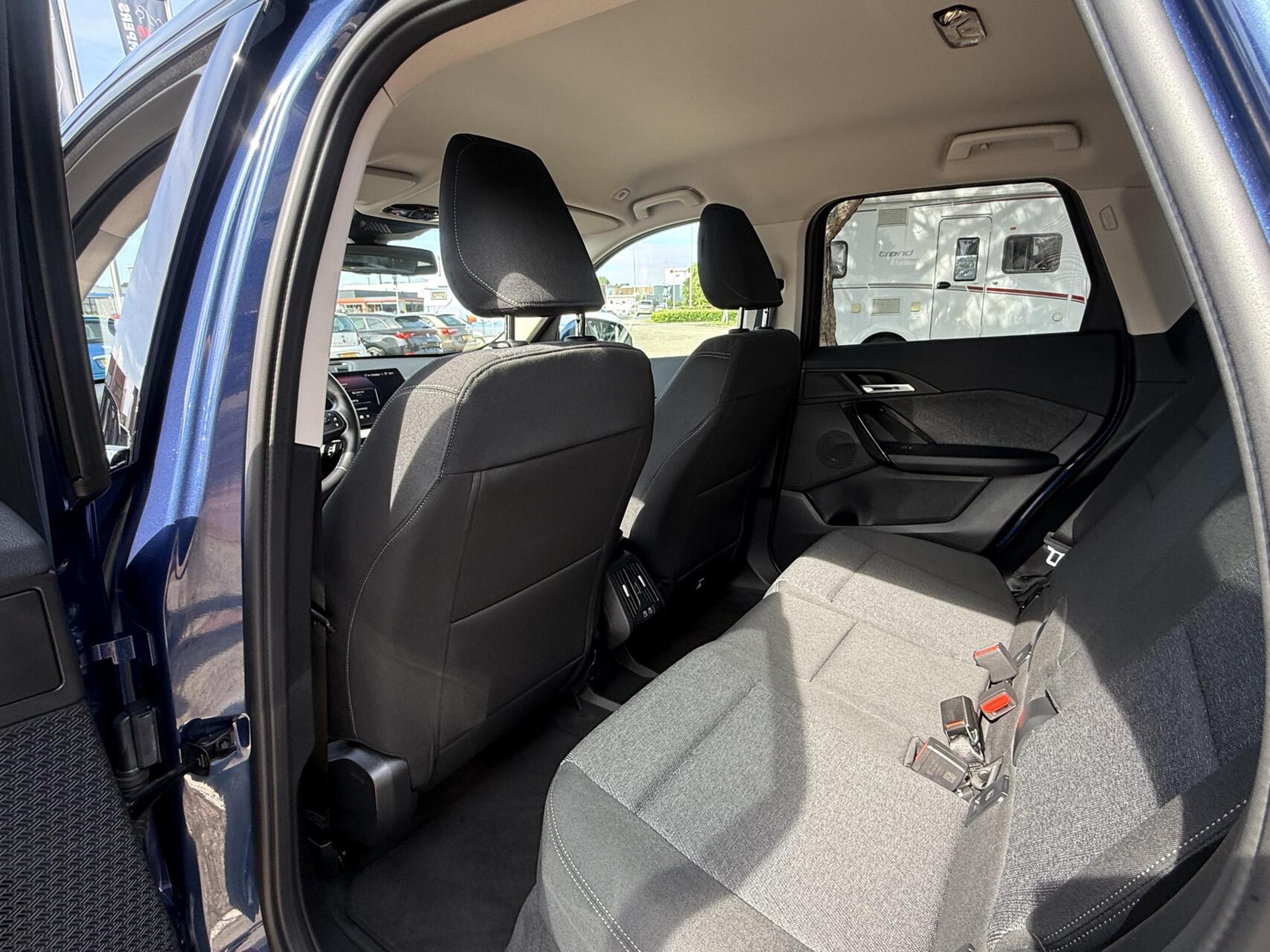 Foto van BMW Ix1