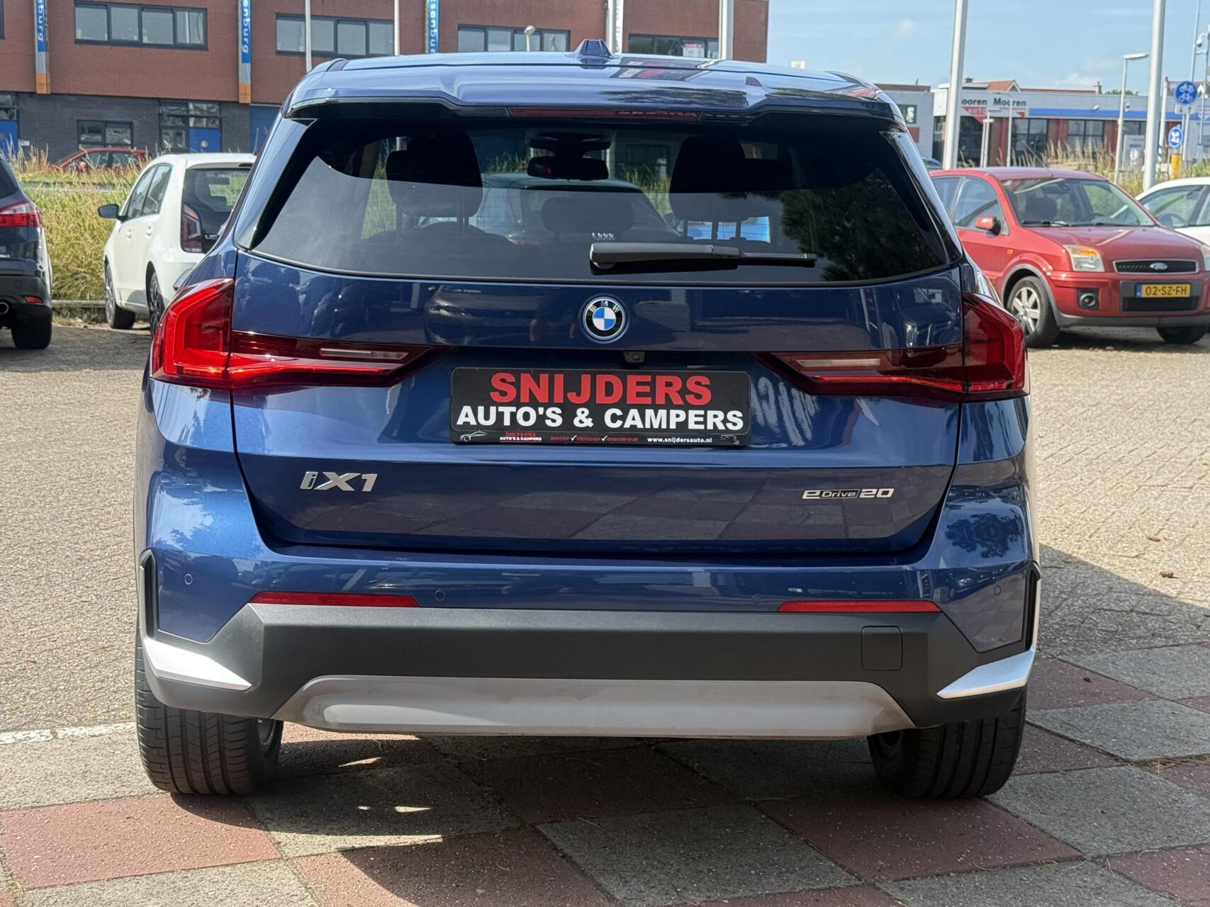 Foto van BMW Ix1