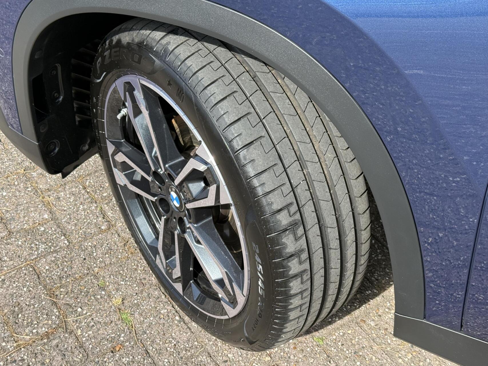 Foto van BMW Ix1