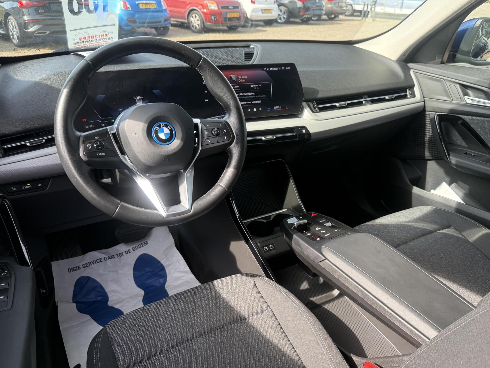 Foto van BMW Ix1