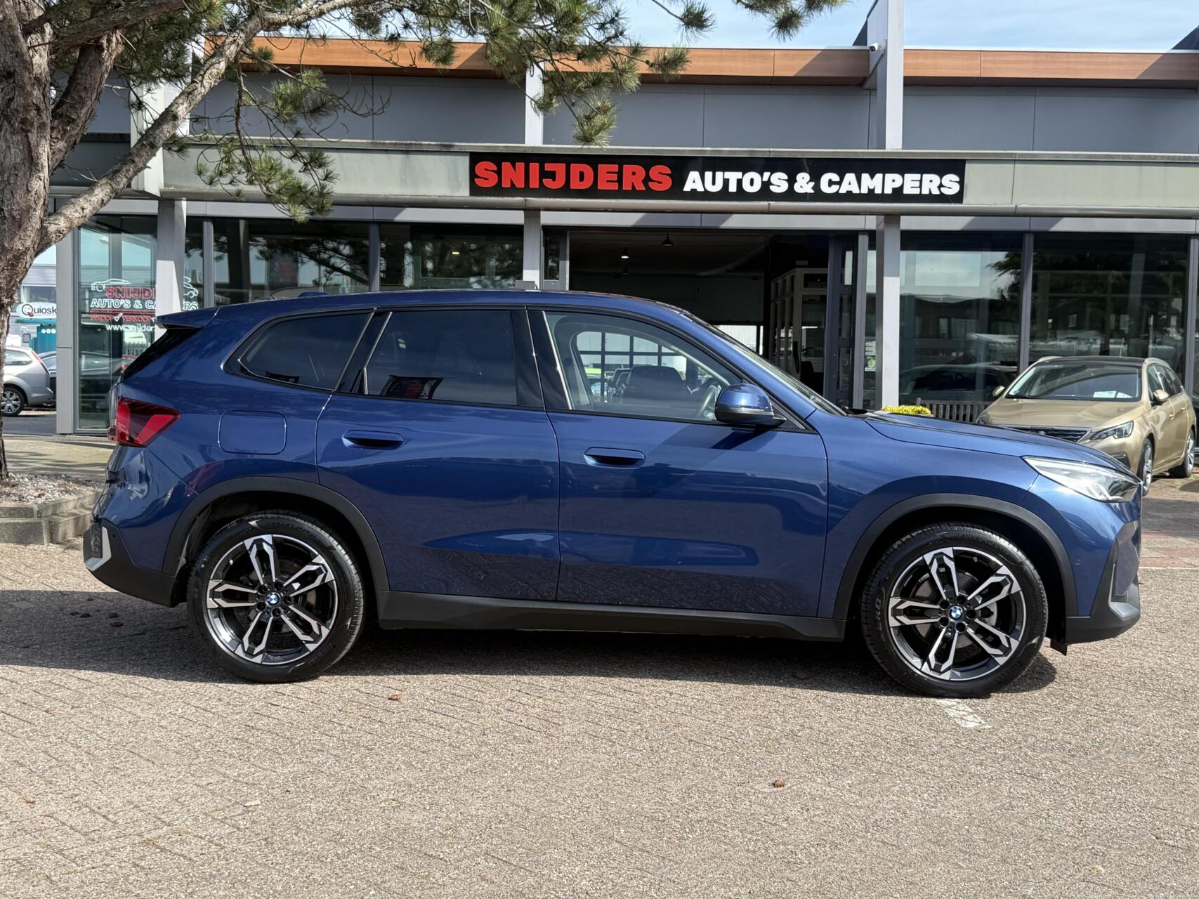 Foto van BMW Ix1