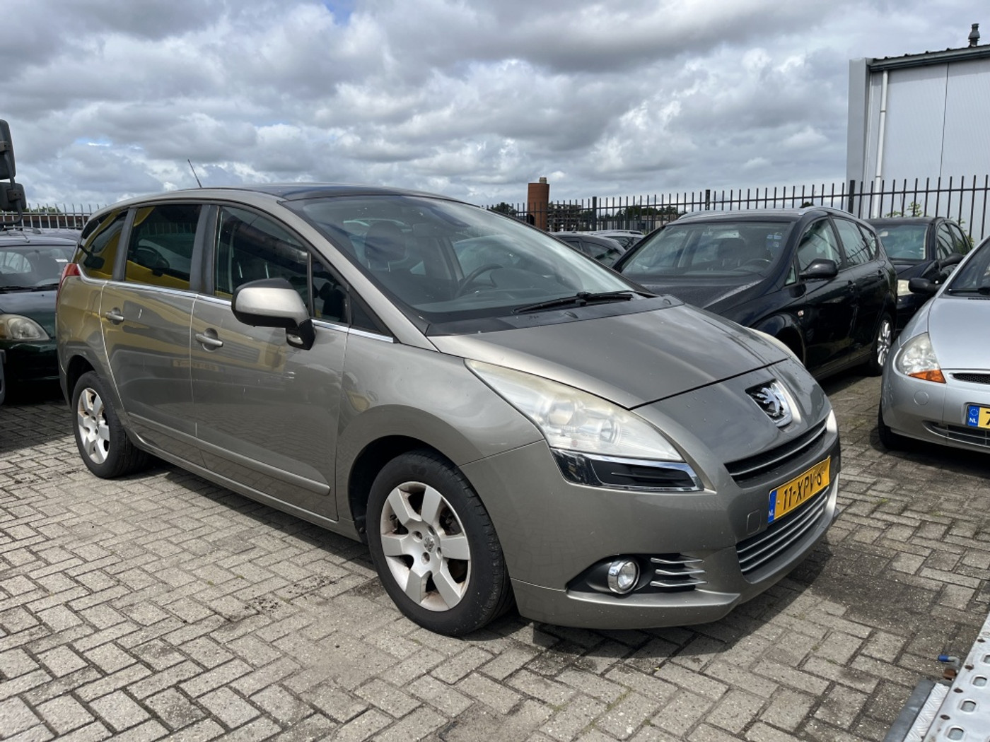 Peugeot 5008 1.6 e-HDi | AUTOMAAT|PANO|MOTOR LOOPT NIET! 2012 - voorkant