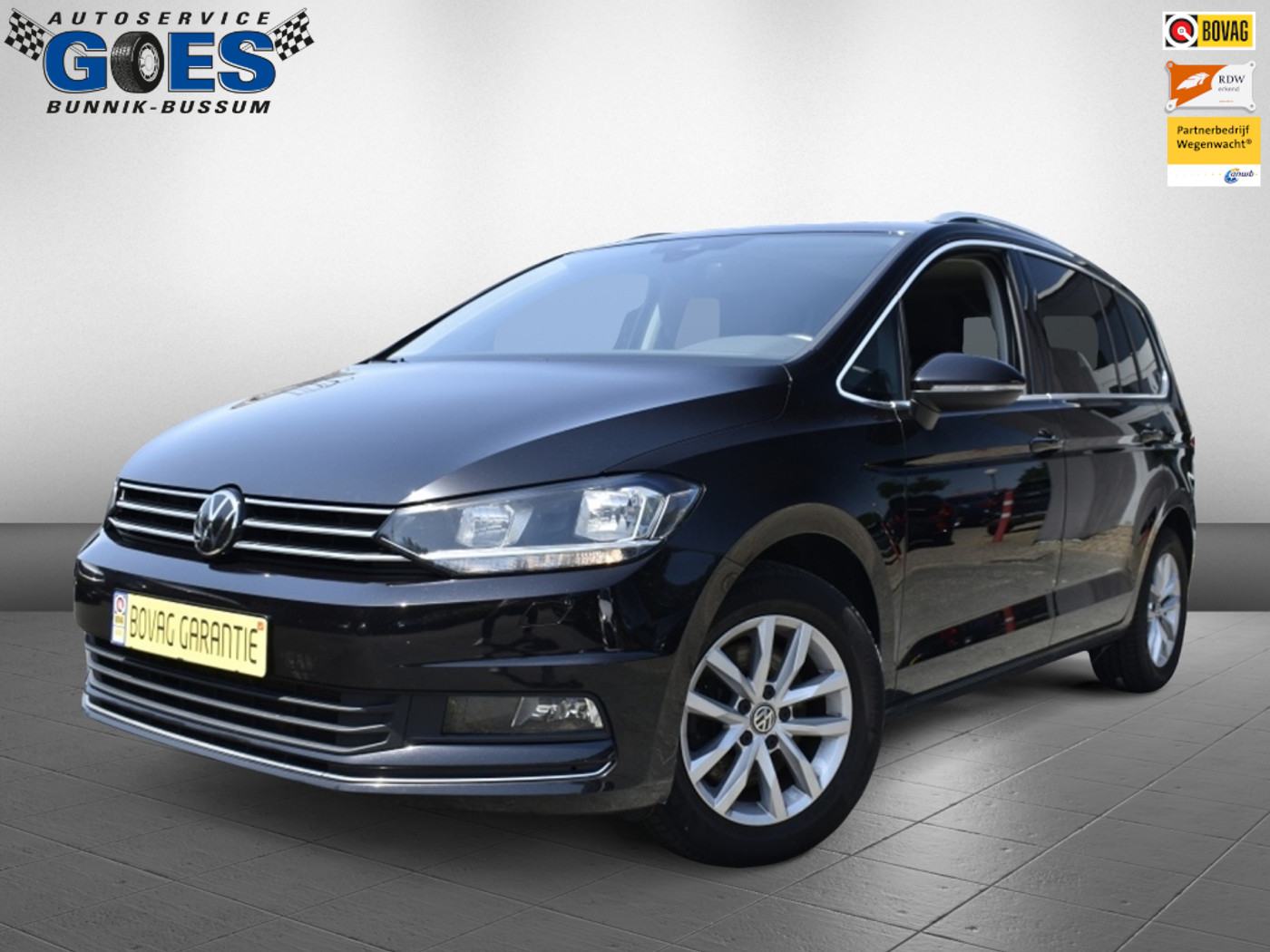 Volkswagen Touran Highline BMT/Start-Stop pano/stoelverw/carplay/7 pers 2023 - voorkant