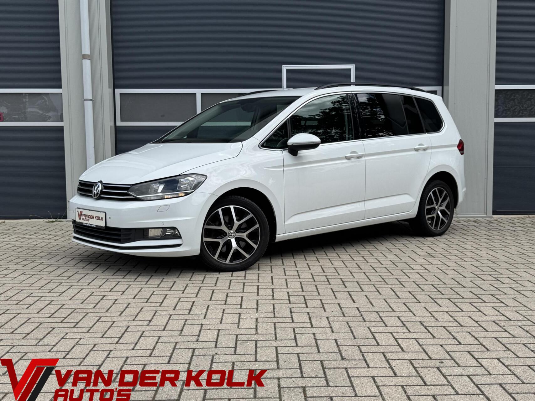 Volkswagen Touran 1.4 TSI Comfortline 7 persoons Automaat | Navigatie | Cruise | Climate | Stoelverwarming | Sensoren 2017 - voorkant