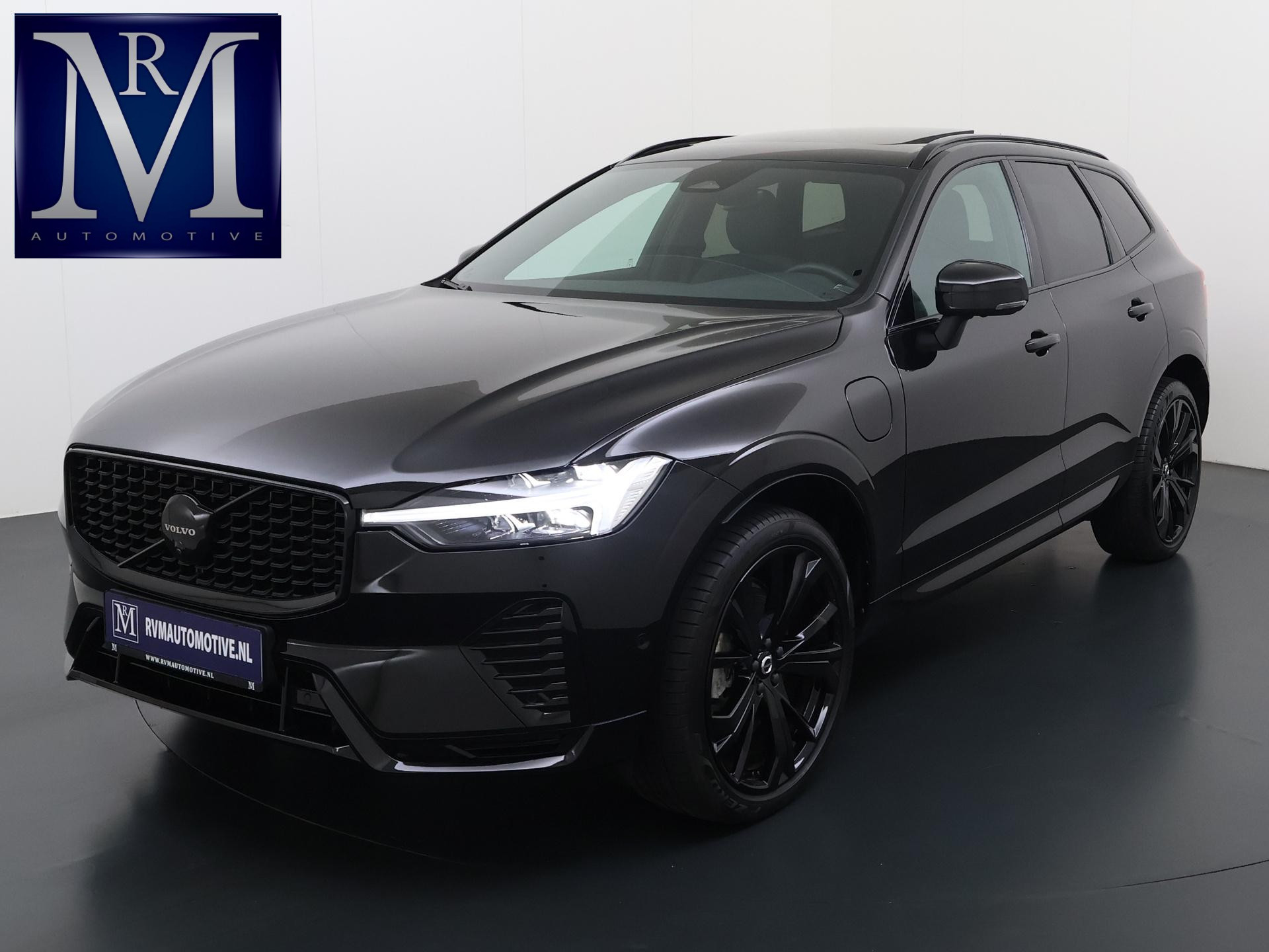 Volvo Xc60 2.0 T6 Plug-in hybrid AWD Plus Black Edition 2024 - voorkant