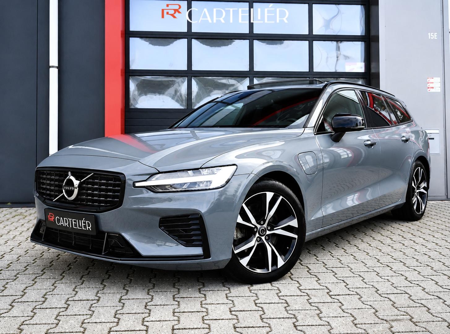 Volvo V60 2.0 T6 Plug-in Hybrid AWD Long Range 398PK R Design Thunder Grey | Pano | Trekhaak | Leder | Memory | Matrix Led  | Stoel & Stuurwielverwarming | Camera | PDC | Digital Dash | Dodehoek Detectie | Adaptive Cruise | Keyless | Lane Assist | Carplay 2022 - voorkant