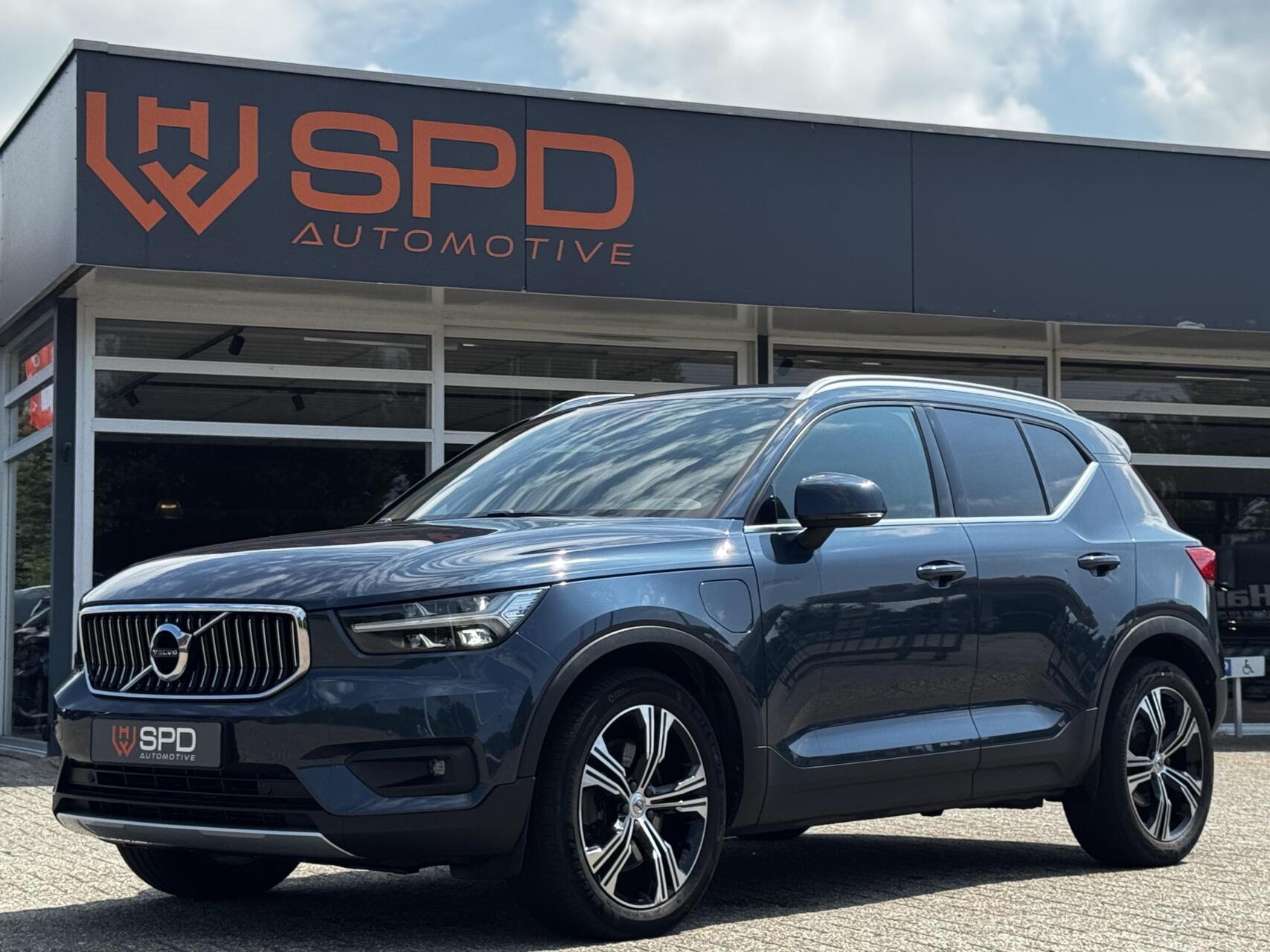 Volvo XC40 1.5 T4 Recharge Inscription|211PK|Carplay|H&K|ACC 2021 - voorkant