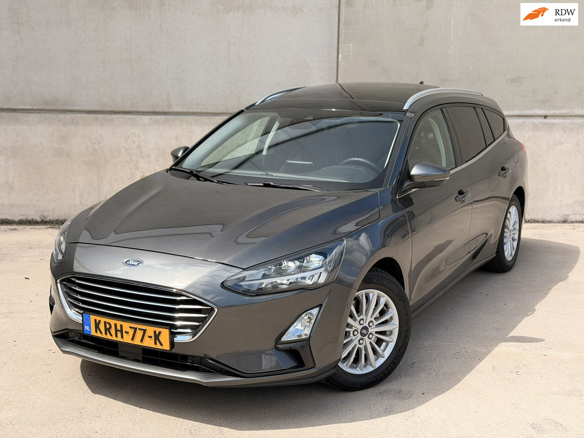 Ford Focus Wagon 1.0 EcoBoost Titanium Aut. Pano Trekh Camera ACC Winterpakket 2020 - voorkant