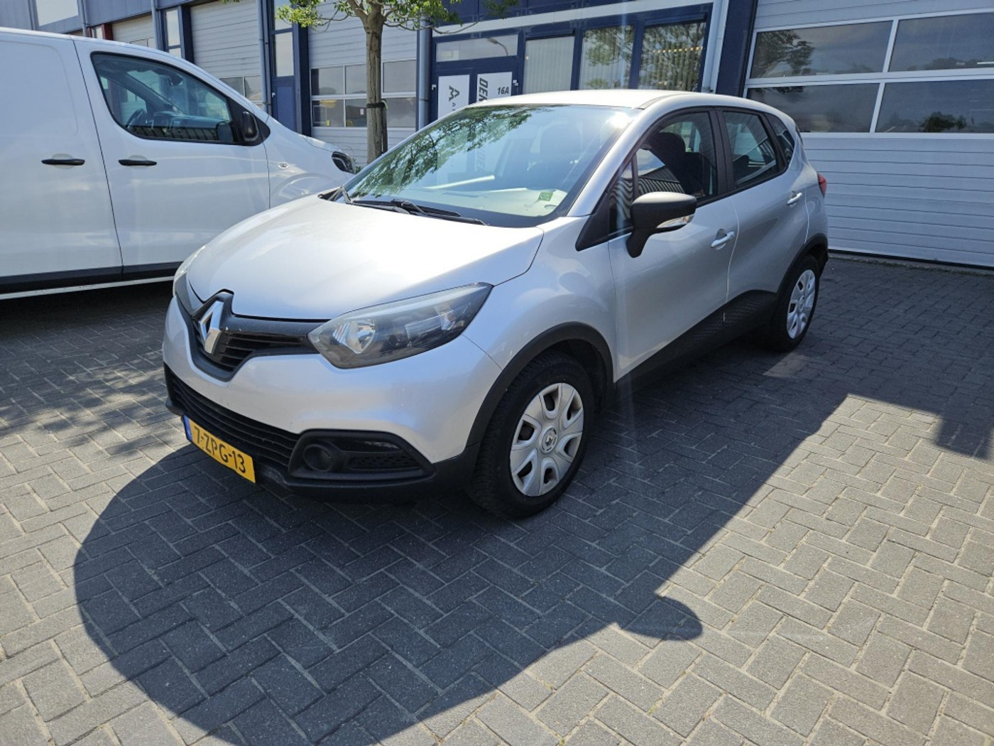 Renault Captur 0.9 TCe Authentique 2015 - voorkant