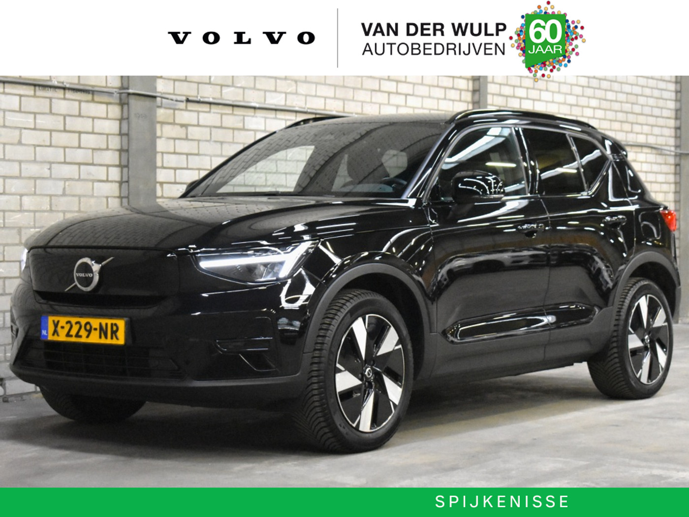 Volvo XC40 Single Plus 70kWh/238PK | BLIS | Allseasons | Getint Glas | Ach 2024 - voorkant