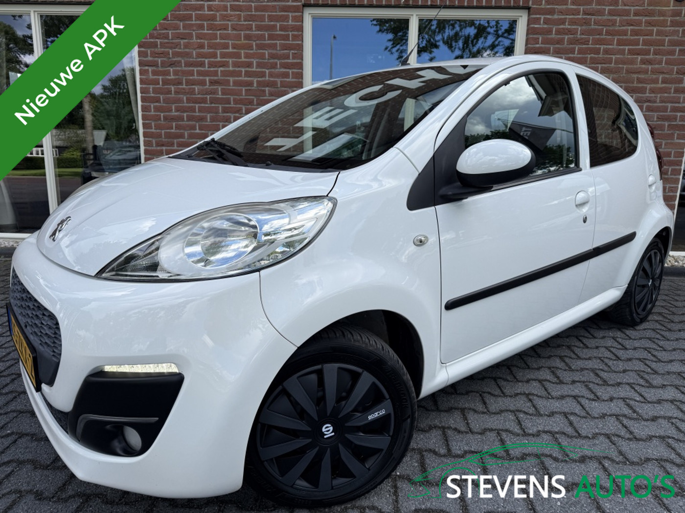Peugeot Peugeot 107 1.0 Active NIEUWE APK / AIRCO / TOURENTELLER / ELEK.RAMEN / CV+A 2013 - voorkant