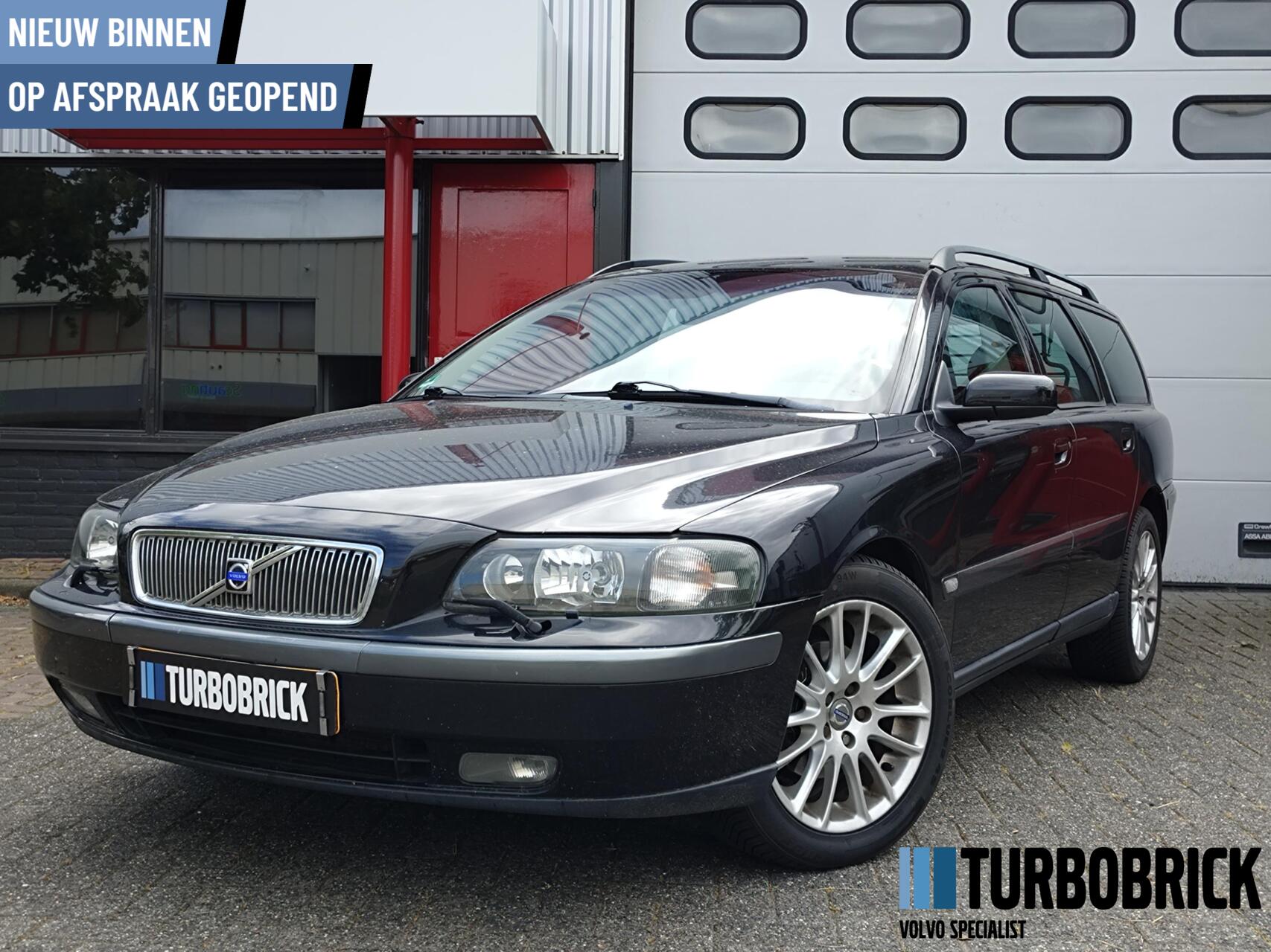 Volvo V70 2.4 Black Sapphire |Cruise|Clima|Trekhaak|17"|nw APK 2004 - voorkant