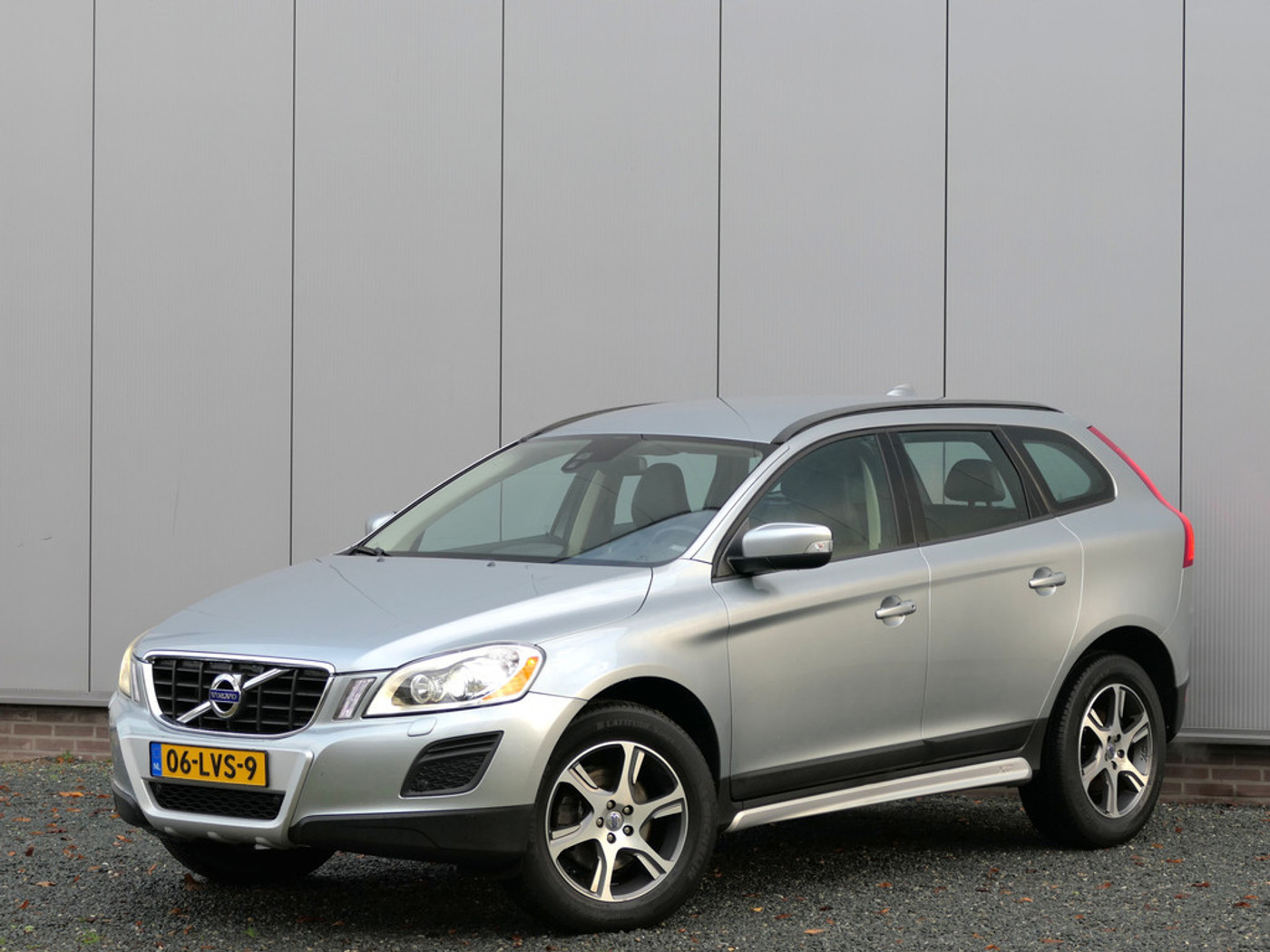 Volvo Xc60 2.0T Kinetic 2010 - voorkant