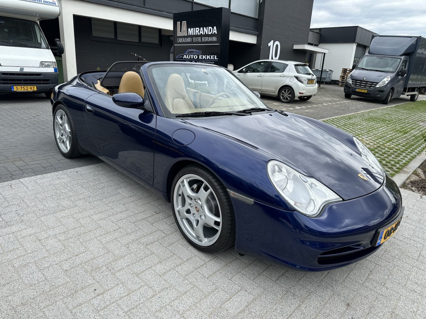 Porsche 911 Carrera 3.6 Carrera 4 Topstaat . 2002 - voorkant