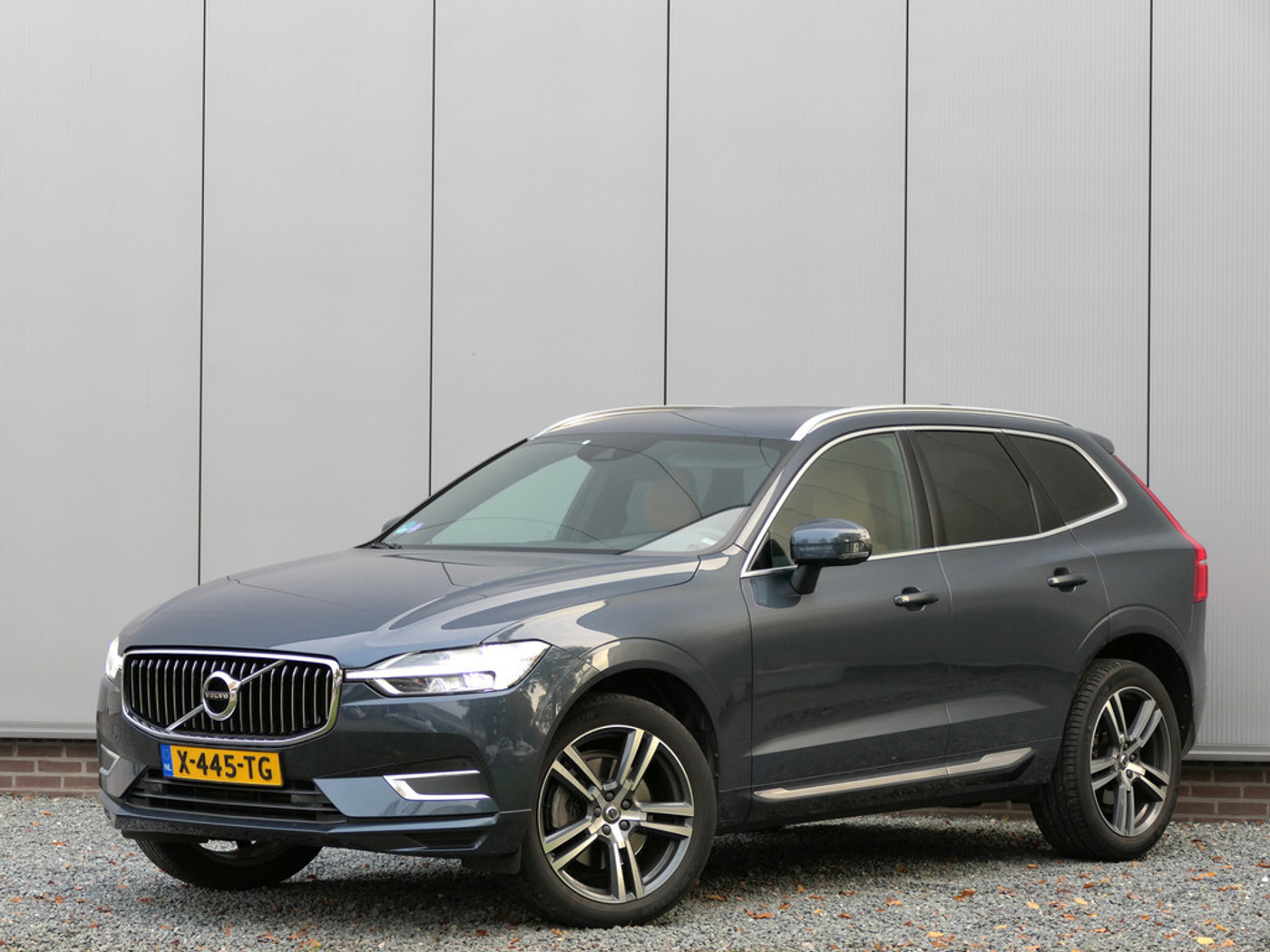 Volvo Xc60 2.0 T4 Inscription 2019 - voorkant