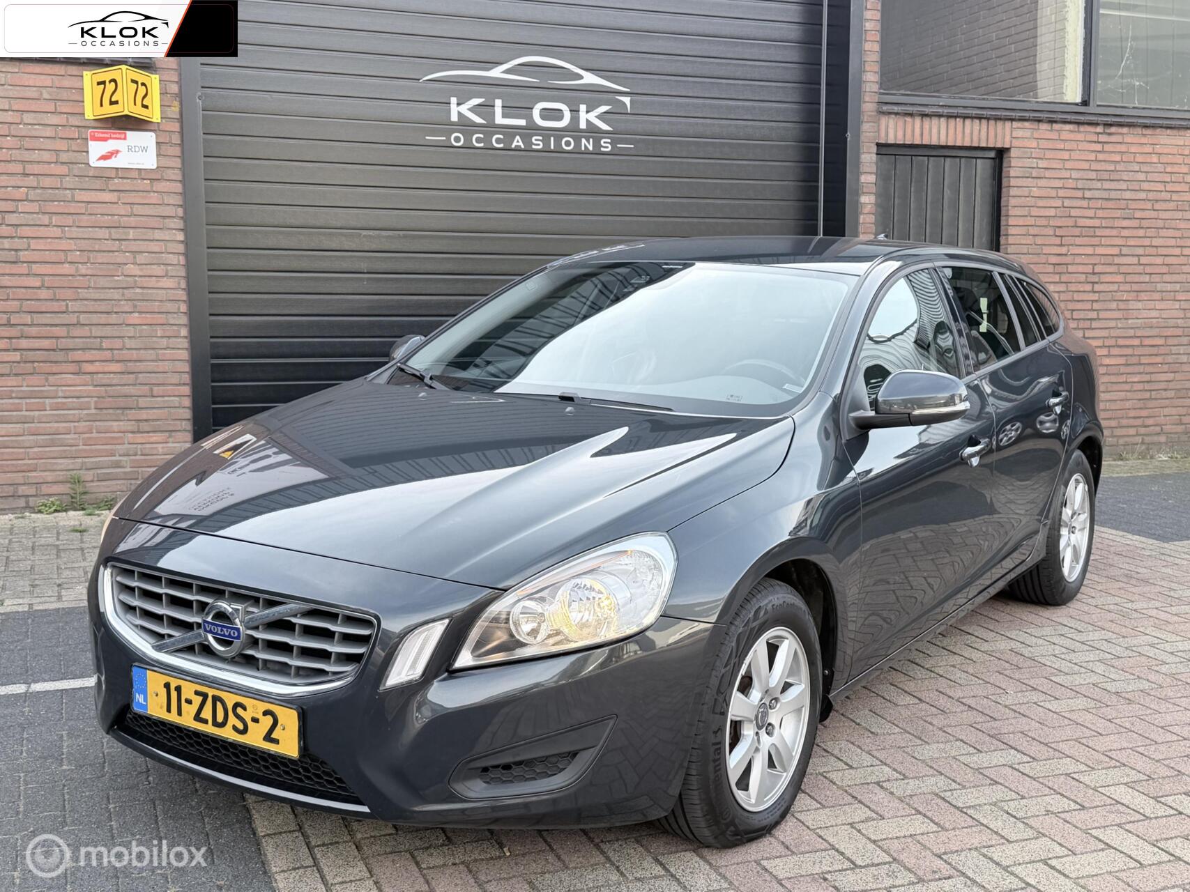 Volvo V60 1.6 T3 Kinetic NAP Automaat Navi Cruise Clima 2012 - voorkant