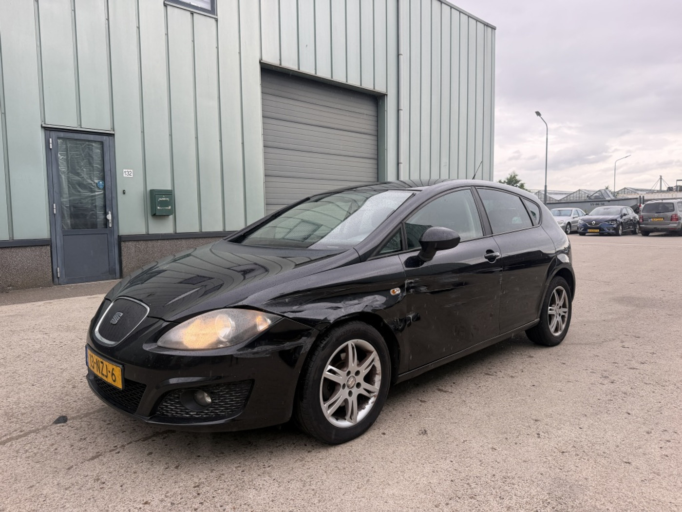 Seat Leon 1.6 TDI Eco. Bnsline 2011 EURO5 schade scherm 2011 - voorkant
