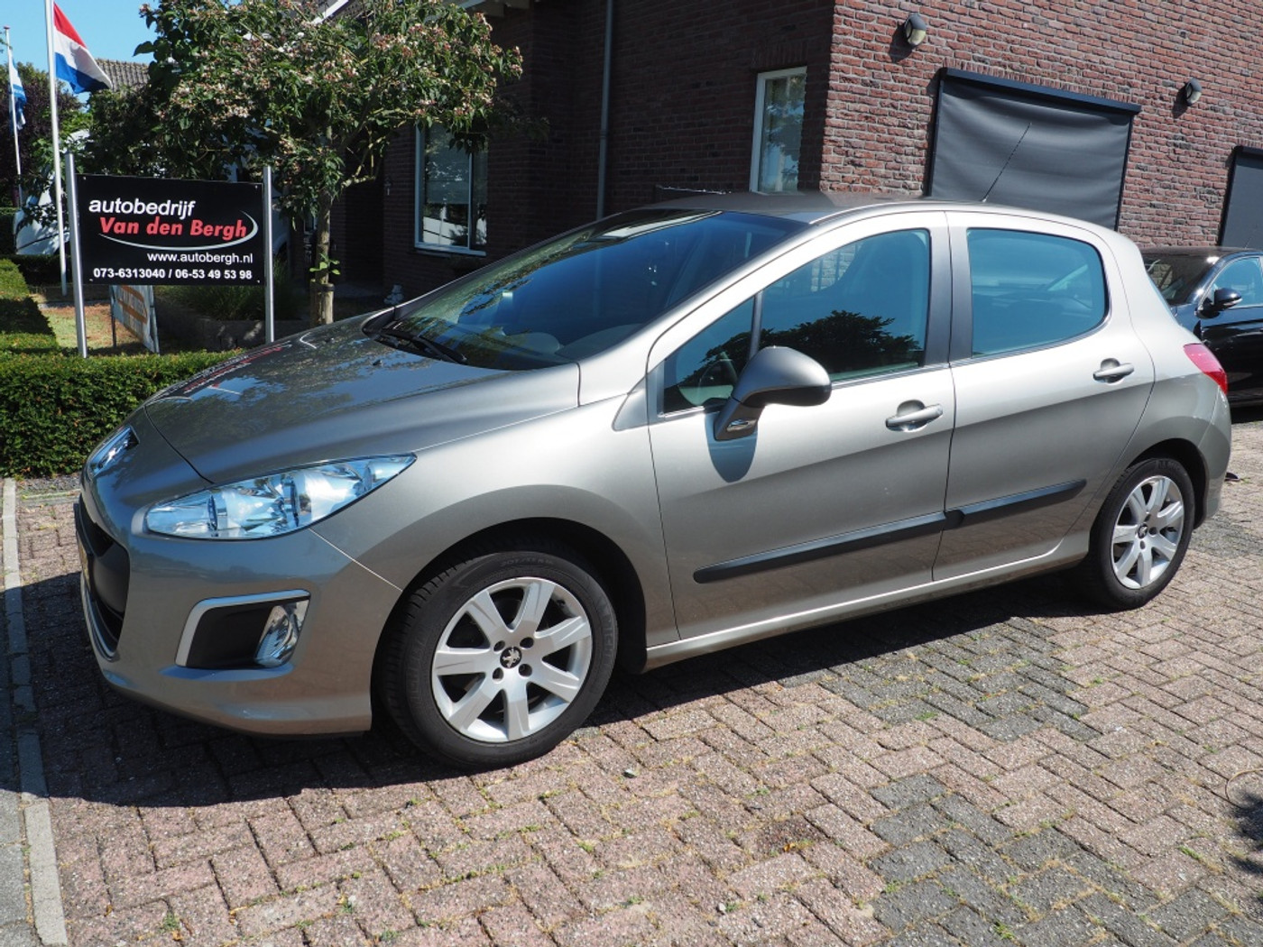 Peugeot 308 1.6 VTi Access 2012 - voorkant