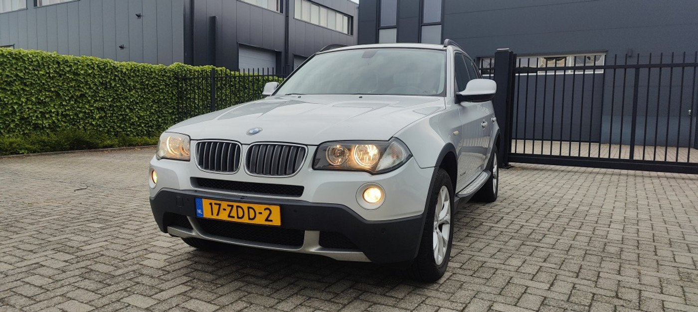 BMW X3 xDrive18d Executive 2010 - voorkant