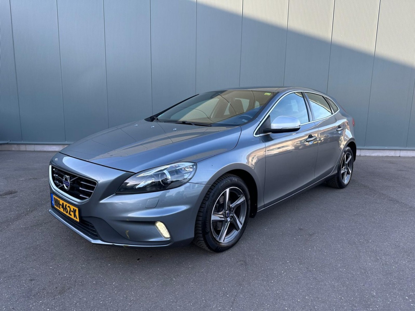 Volvo V40 2.0 D2 R-Design Business 2015 - voorkant