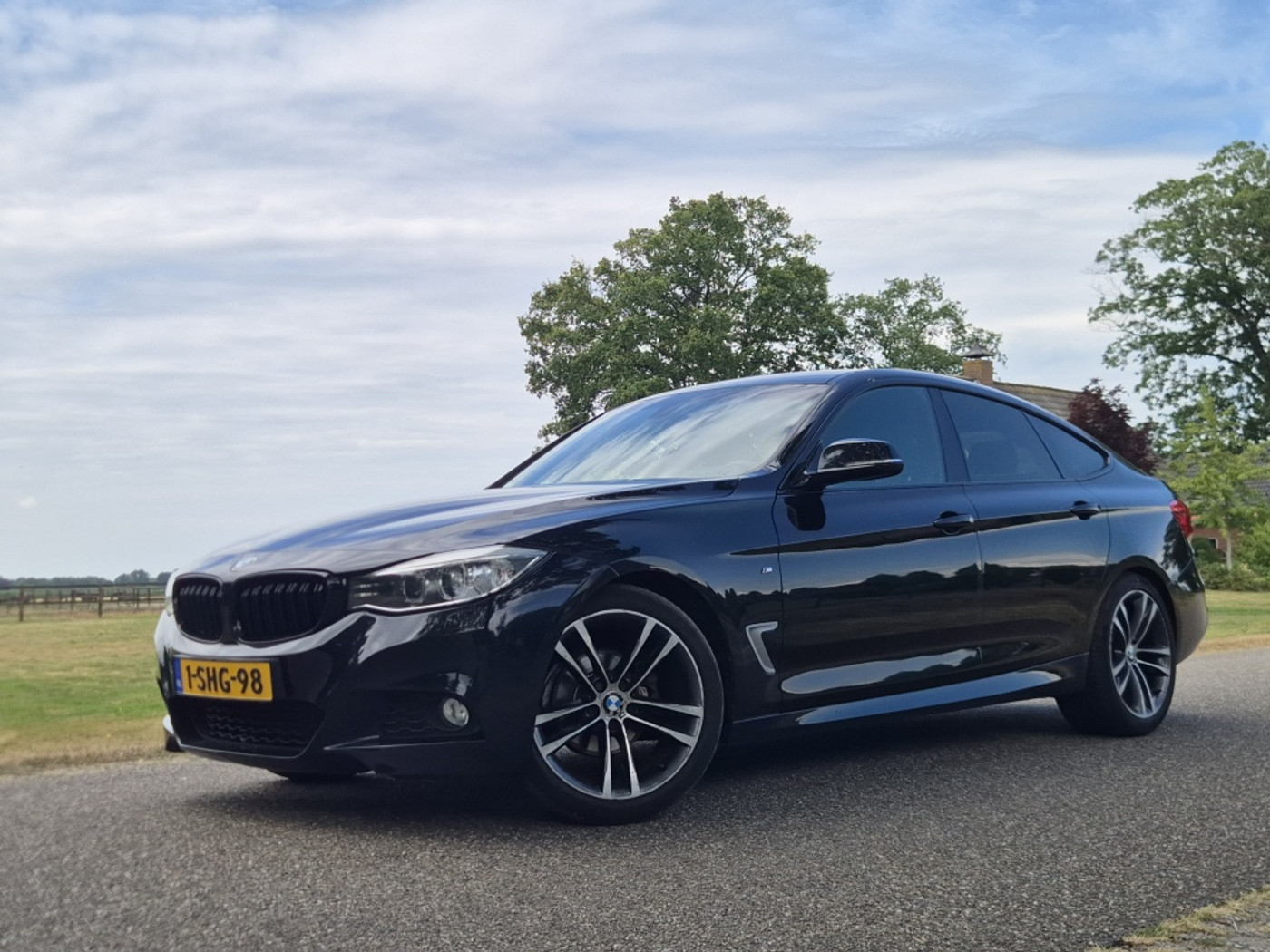 BMW 320i 320i High Executive 2013 - voorkant