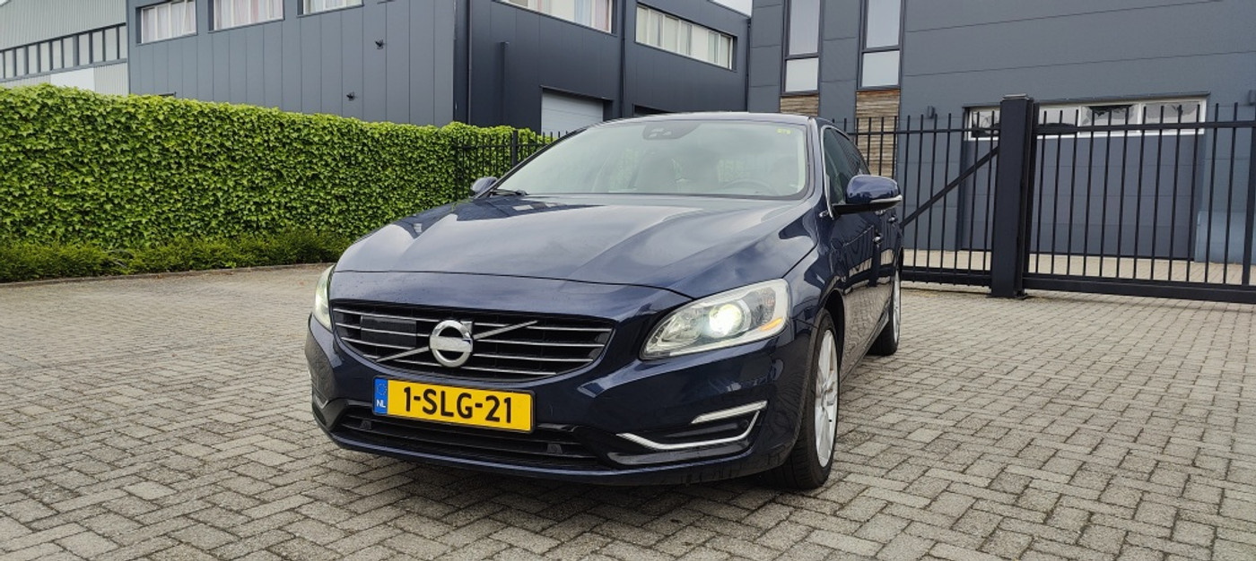 Volvo V60 Plug In Hybrid 2.4 D6 AWD Hybride Bj 2013 leer xenon Camera 2013 - voorkant