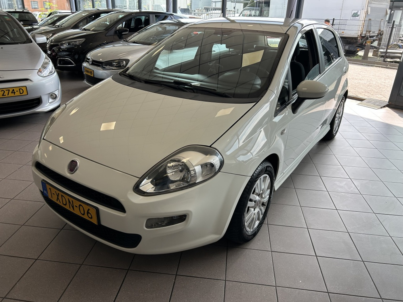 Fiat Fiat Punto 0.9 TwinAir Street NAVI AIRCO NW APK BJ 2014 !!! 2014 - voorkant