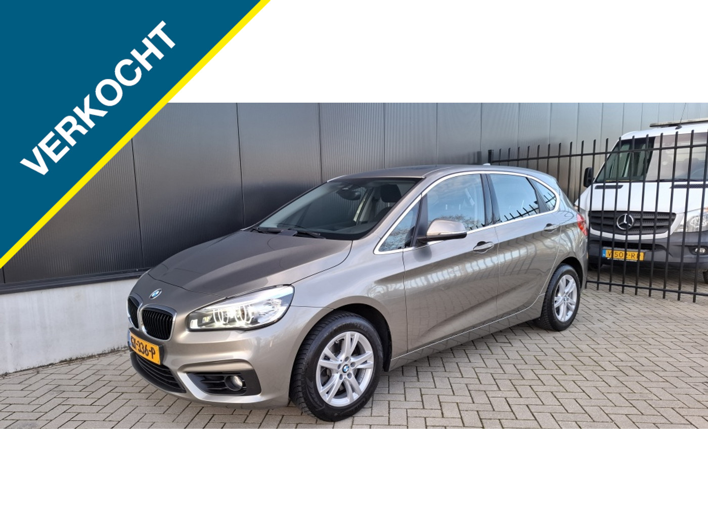 BMW 218i Active Tourer 1EIG PANO Dealerondr 2015 - voorkant