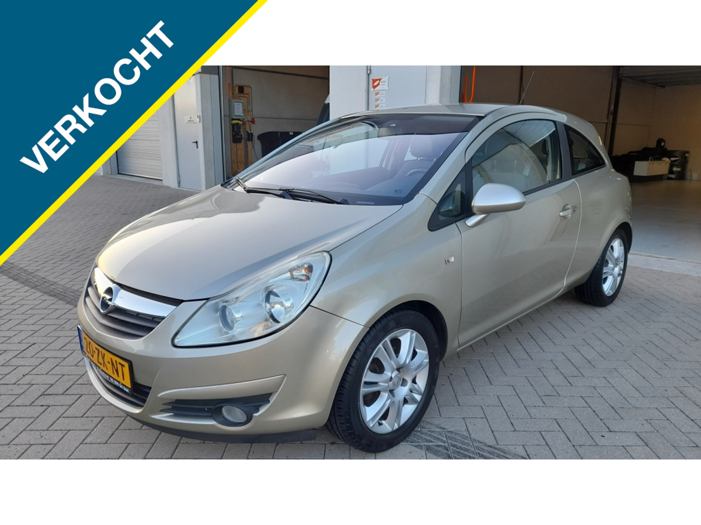 Opel Corsa 1.4-16V Cosmo 2008 - voorkant