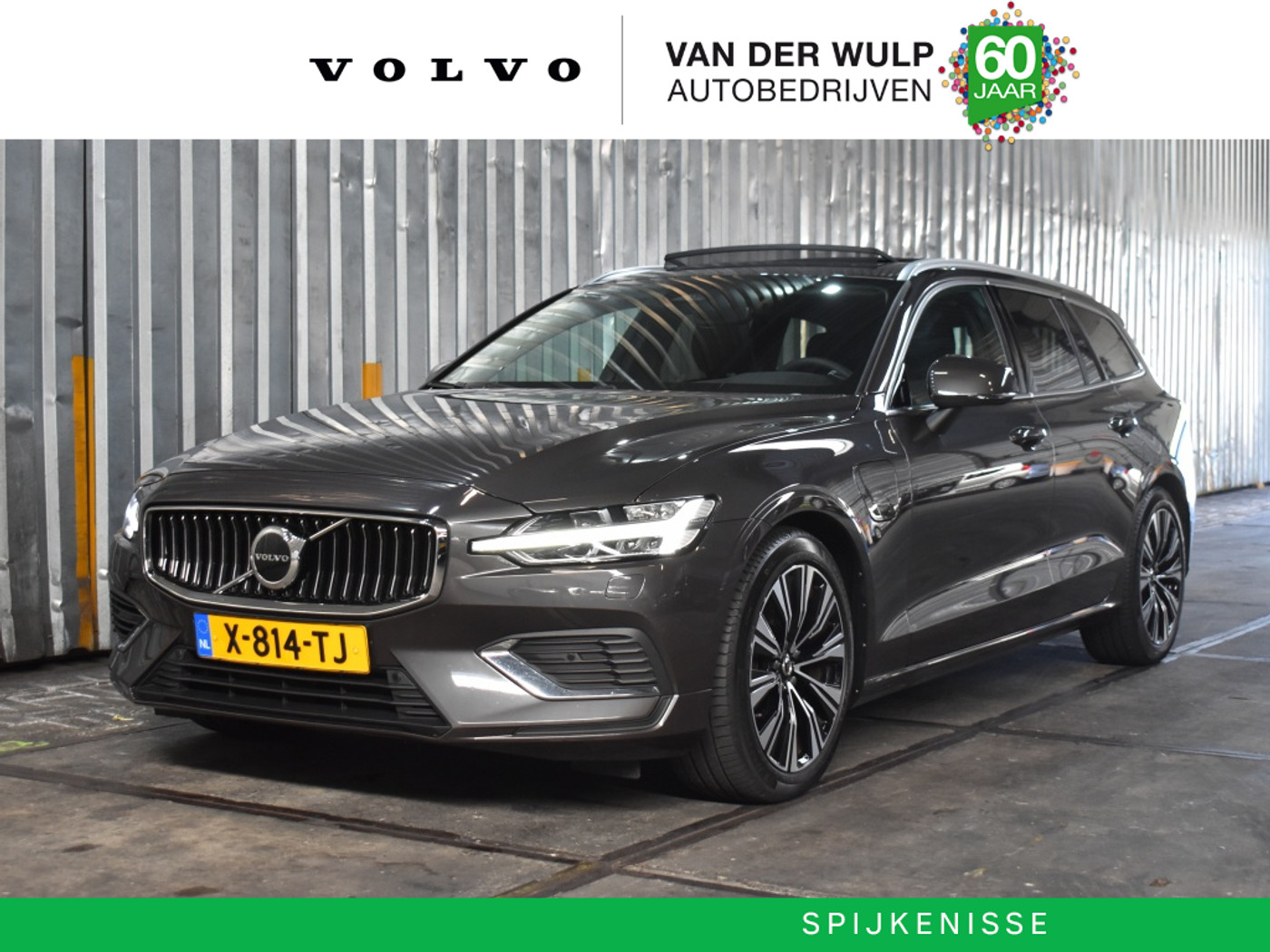 Volvo V60 T8 455PK AWD Plus Bright | Trekhaak | Leder | Schuifdak | 2024 - voorkant