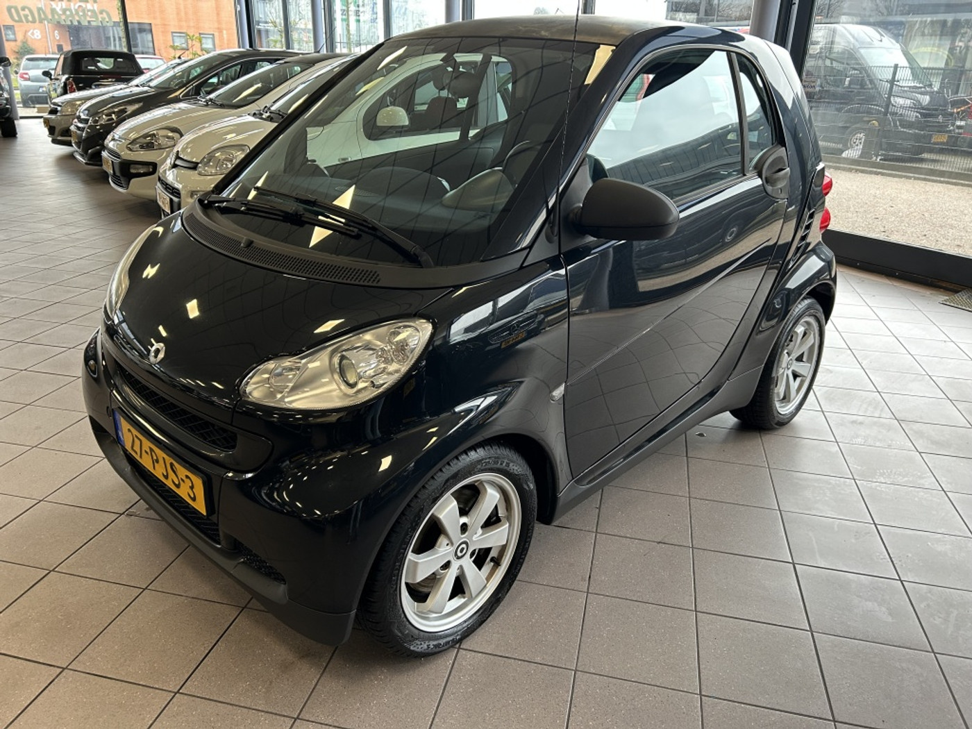 Smart Fortwo Coupe MHD 1.0 mhd Pure AIRCO NW APK BJ 2011 !!! 2011 - voorkant