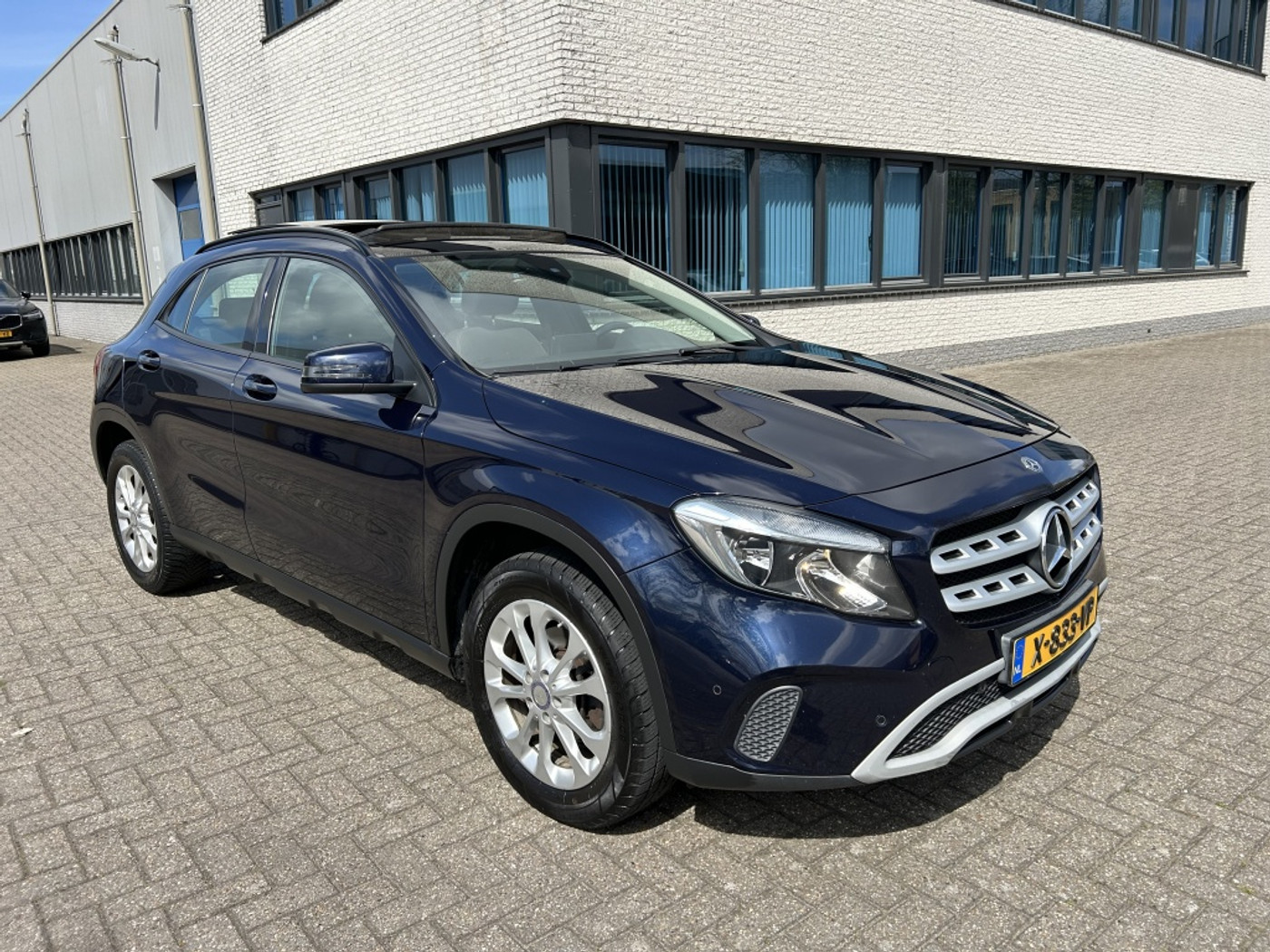 Mercedes-Benz Gla 200 200 Business 157PK PANO CARPLAY NAVI STOELVW. 2018 - voorkant