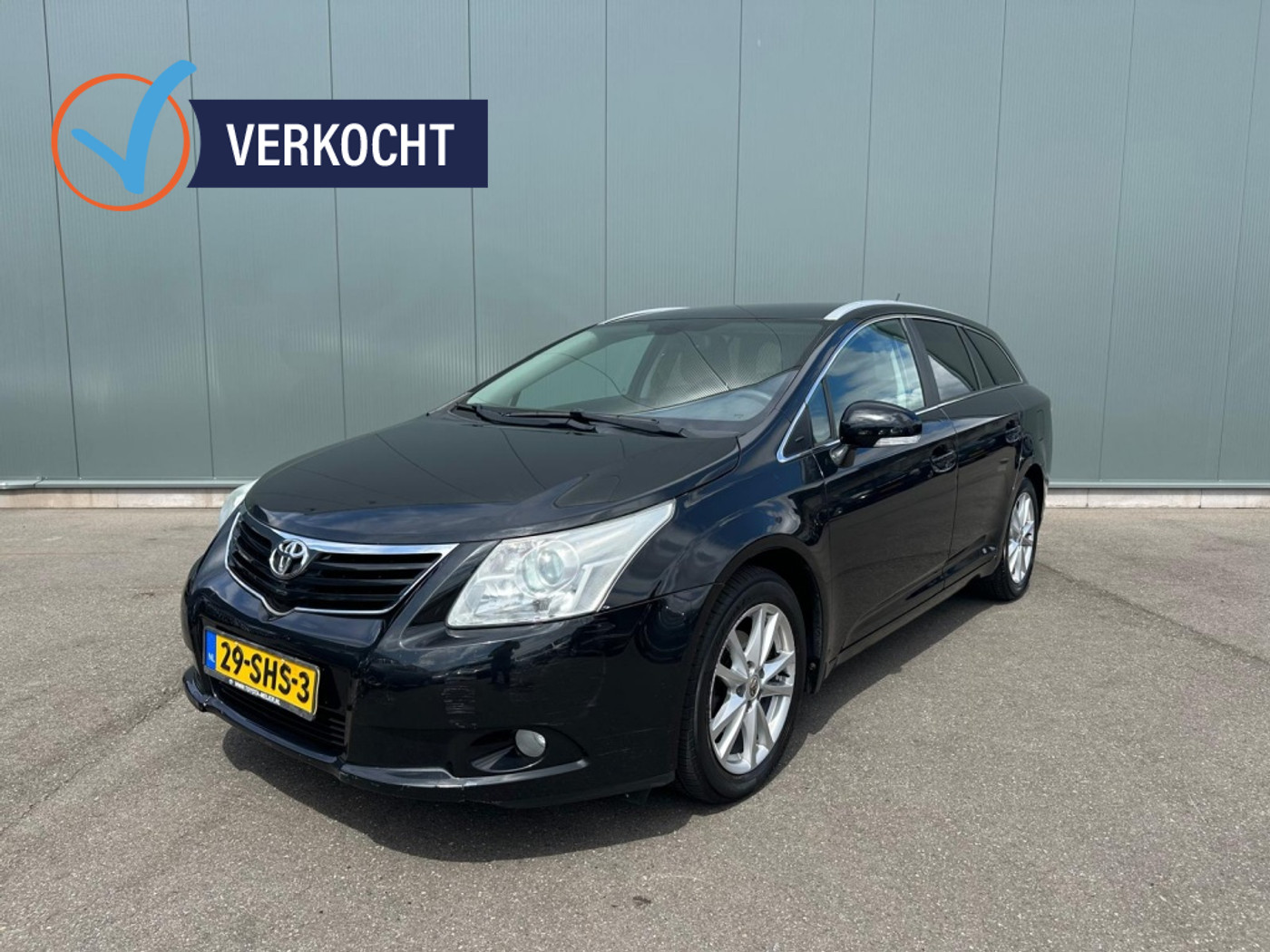 Toyota Toyota Avensis 1.8 VVTi Business CAMERA | LEDER | TREKHAAK ! 2011 - voorkant