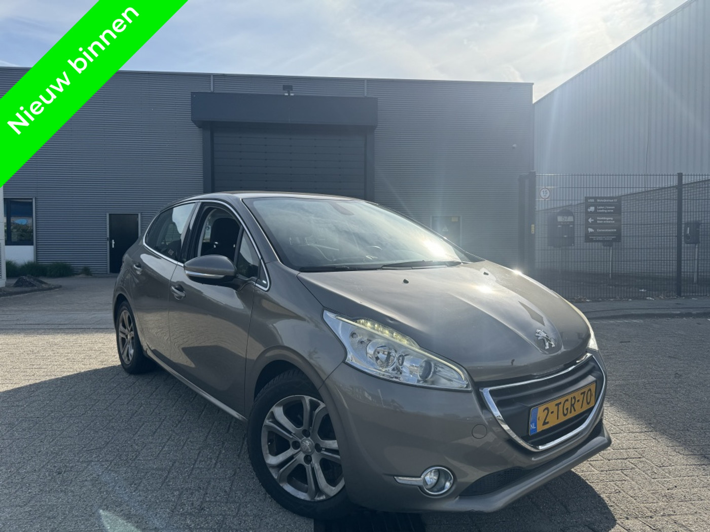 Peugeot 208 1.6 e-HDi Allure EXPORT!!! 2014 - voorkant