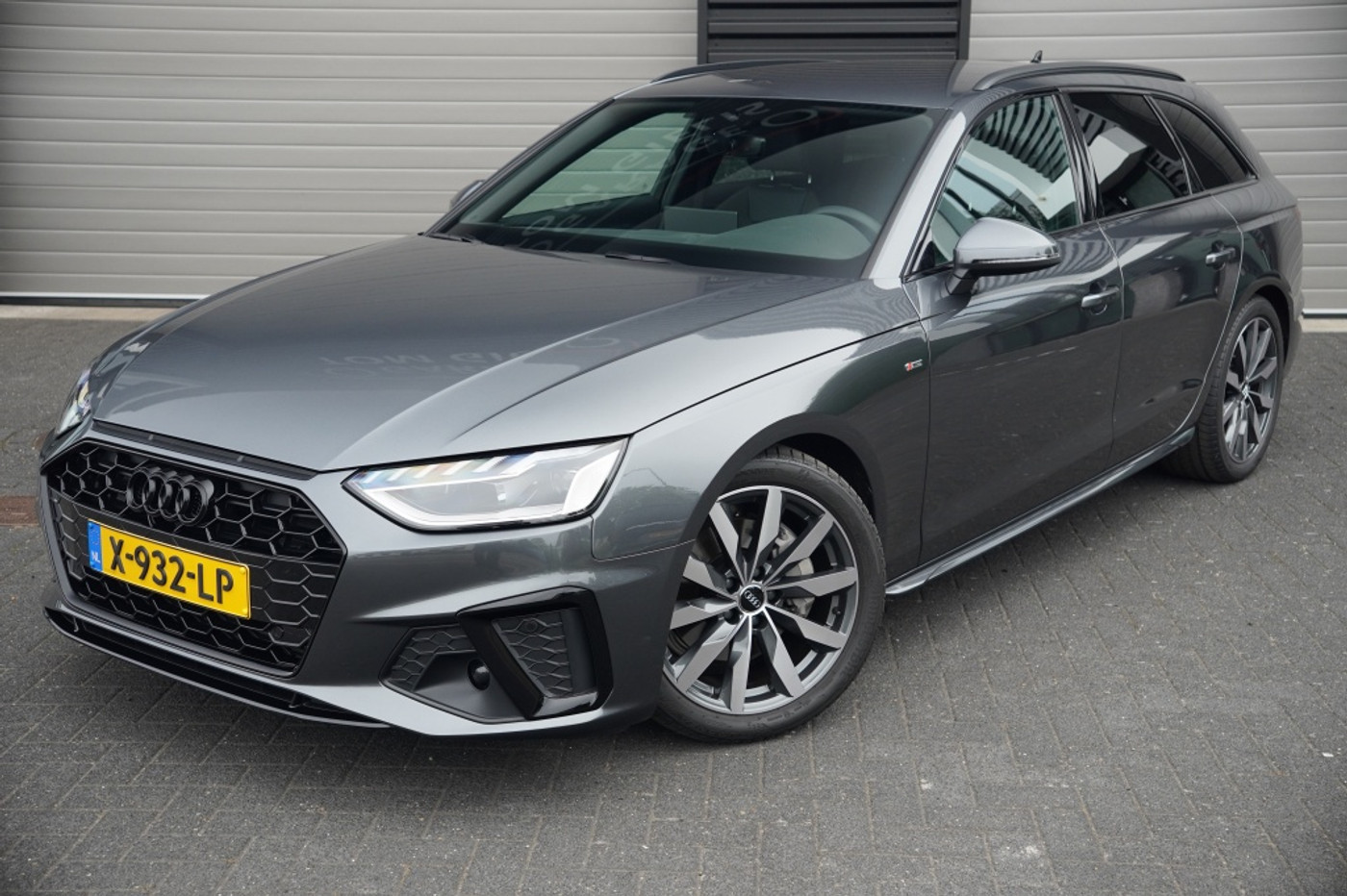 Audi A4 Avant 40 TFSI S ed comp, black edition, lage km stand, DAB, 2023 - voorkant