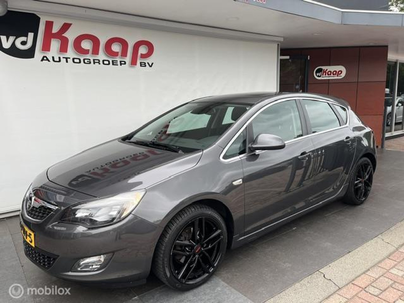 Opel Astra 1.4 Turbo Cosmo 2012 - voorkant