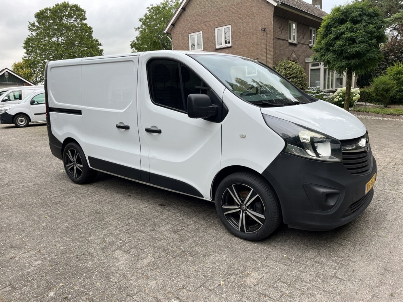 Foto van Opel Vivaro-b