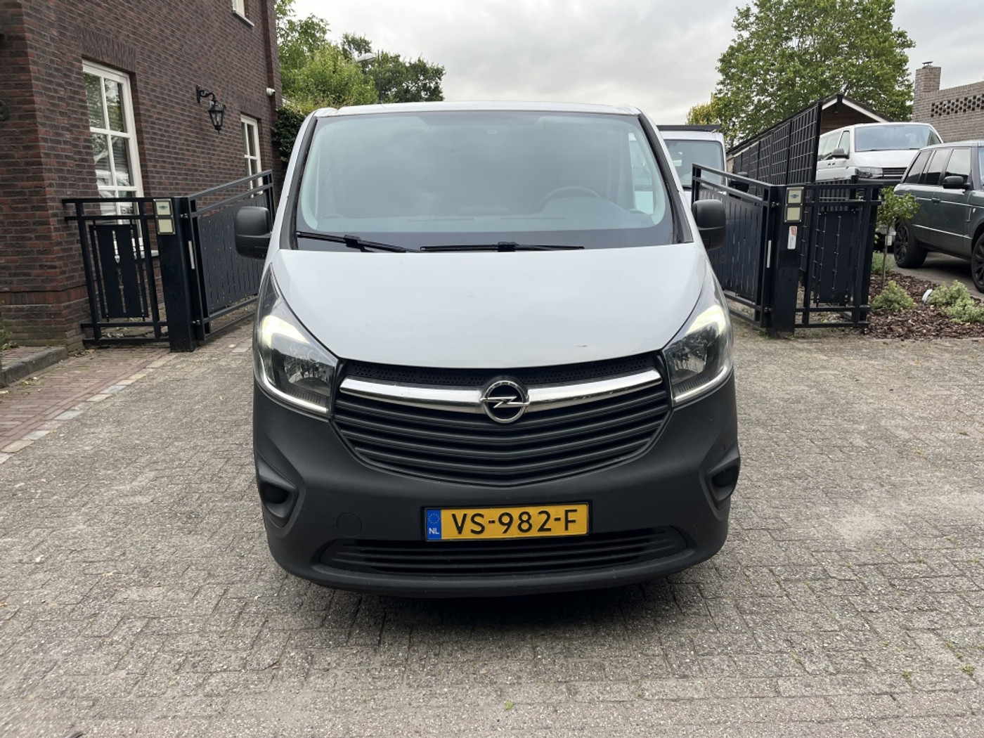 Foto van Opel Vivaro-b