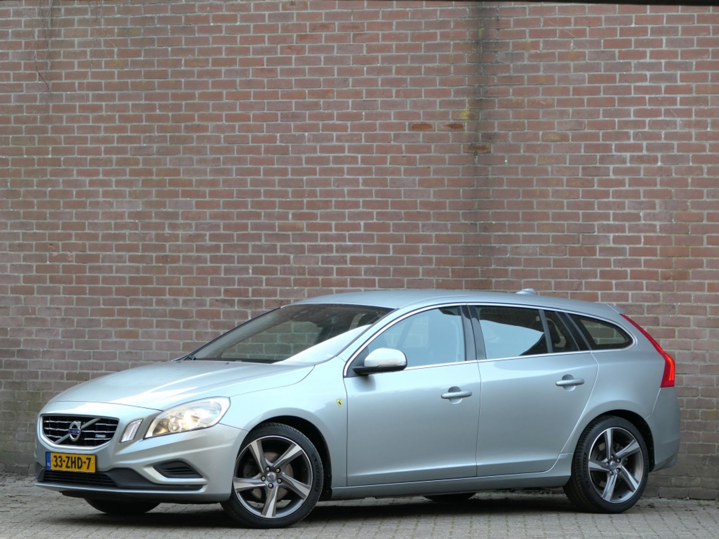 Volvo V60 1.6 T3 R-Design 2012 - voorkant