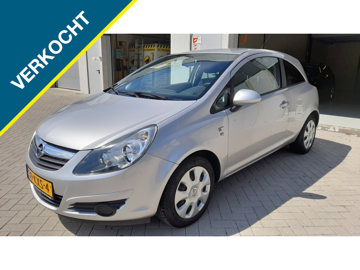 Opel Corsa 1.4 111 Edition 2010 - voorkant