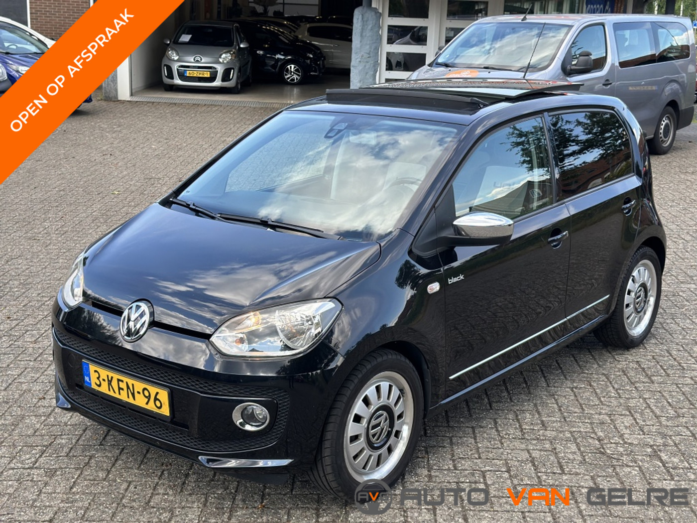 Volkswagen Up 1.0 high up! BlueM. Panoramadak*5drs*Black Edition*PDC*Airco*Pri 2013 - voorkant