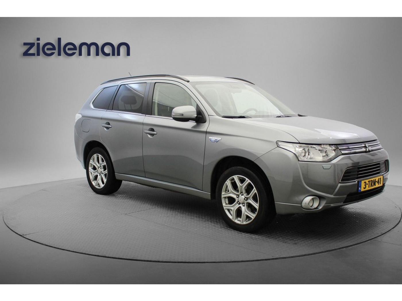 Mitsubishi Mitsubishi Outlander 2.0 PHEV Instyle - Panorama, Leer, Camera, Stoelverw. Trekhaak 2014 - voorkant
