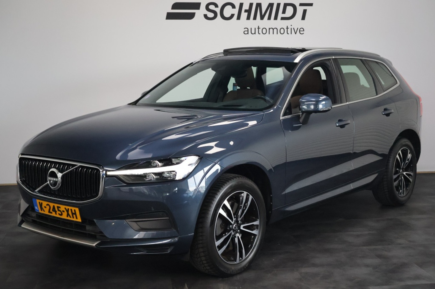 Volvo Xc60 2.0 B5 Momentum Exclusive | Trekhaak | Panoramadak | Leder 2021 - voorkant