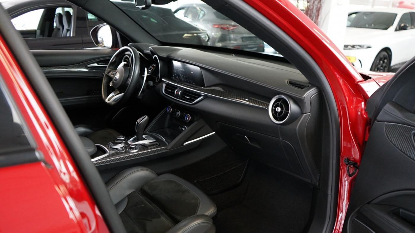 Foto van Alfa Romeo Stelvio Quadrifoglio