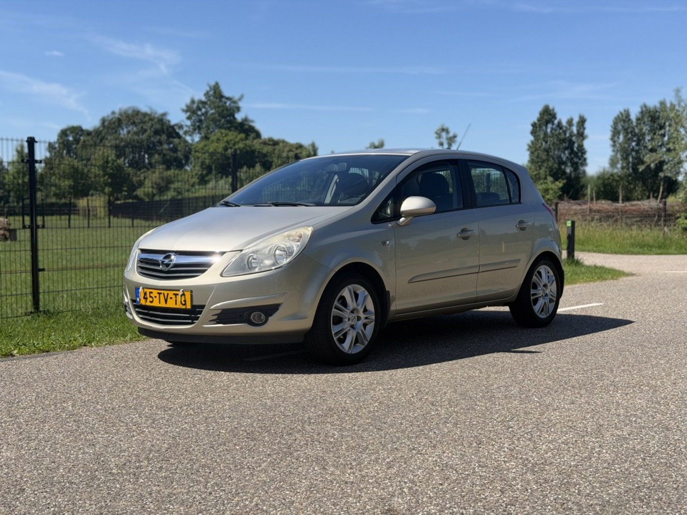 Opel Corsa 1.4-16V Cosmo | AIRCO | CRUISECONTROL | TREKHAAK 2007 - voorkant