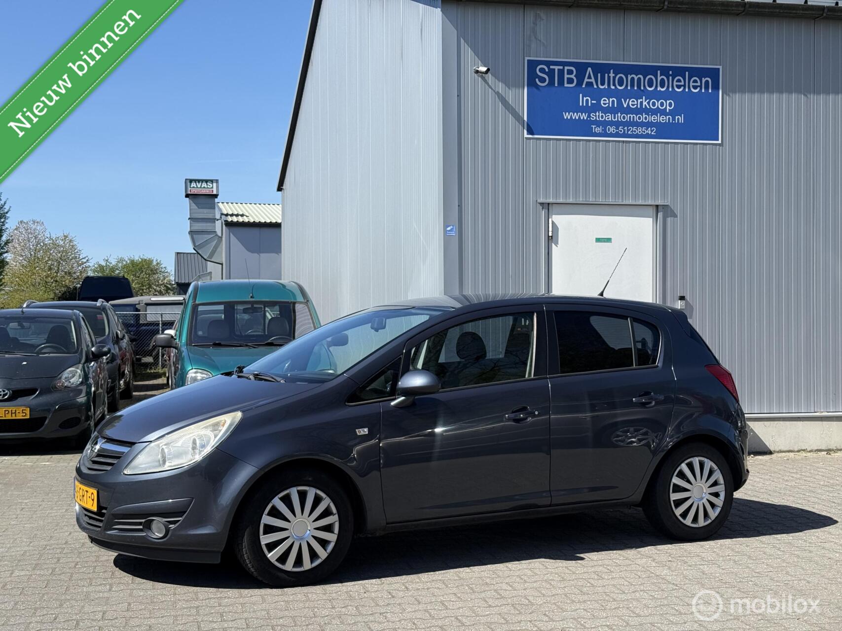 Opel Corsa 1.2-16V Essentia, 5 deurs, Nieuwe apk 2008 - voorkant